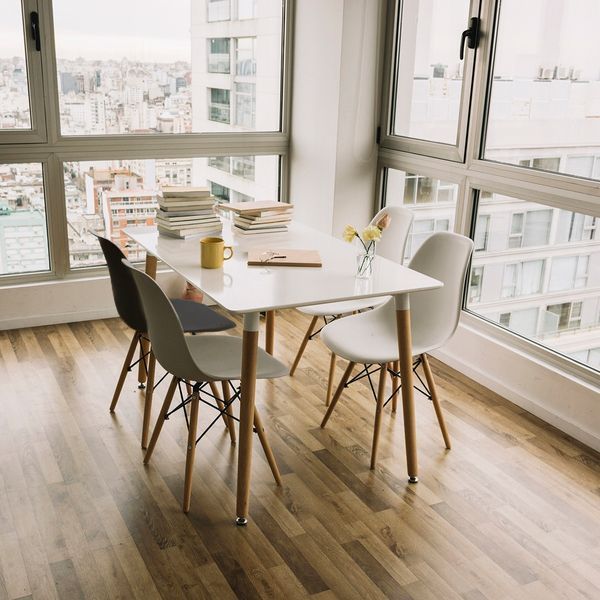 Крісло JUmi Plastic Chair White біле дерев'яні ніжки Plastic Chair White фото